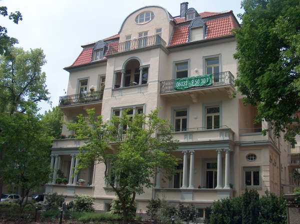 Terrassenstra&szlig;e 8